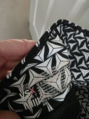 Victoria's Secret VSX Sport Black & White Patterned Sports Bra